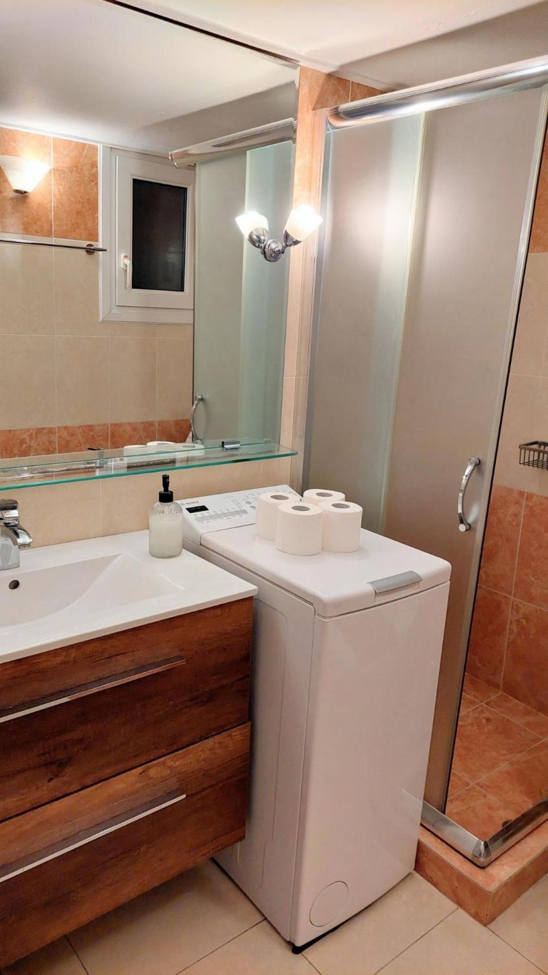Lovely Apartment In Athens Center Bagian luar foto